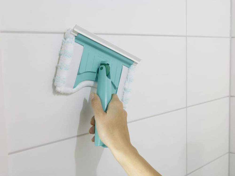 La mejor mopa para limpiar los azulejos del baño y cocina está en Leroy  Merlin y cuesta menos de 10 €