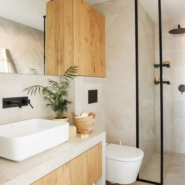 15 ideas de almacenaje encima del inodoro para ganar espacio en baños pequeños