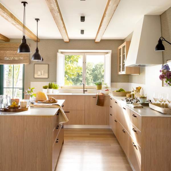 Vuelven las cocinas de madera: descubre la tendencia protagonista en las casas en 2024 (fotos y vídeo)