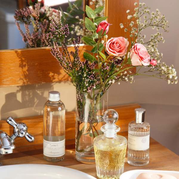 6 productos de belleza tan bonitos y estilosos que también decoran tu baño y lo convierten en un rincón muy glamuroso