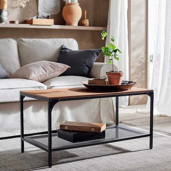 Bajada de precio en IKEA: 6 mesas bajas para salón con sitio para guardar, elegantes y en tendencia esta temporada 